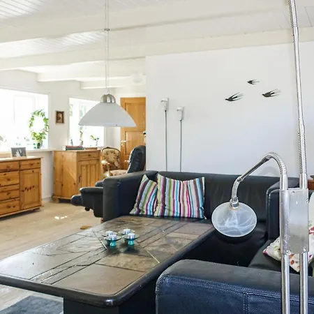 Holiday home Stunning In With Kitchen Svaneke