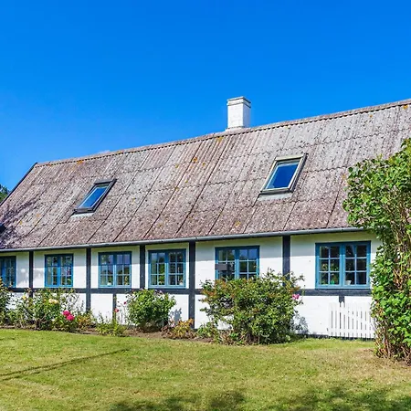 Holiday home Stunning In With Kitchen *