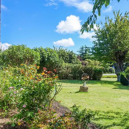 Stunning In With Kitchen Holiday home *