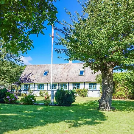 Holiday home Stunning In With Kitchen Svaneke